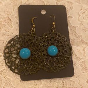Turquoise stone earring 
